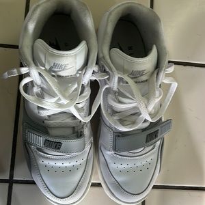Men’s size 8.5 Nike air trainers